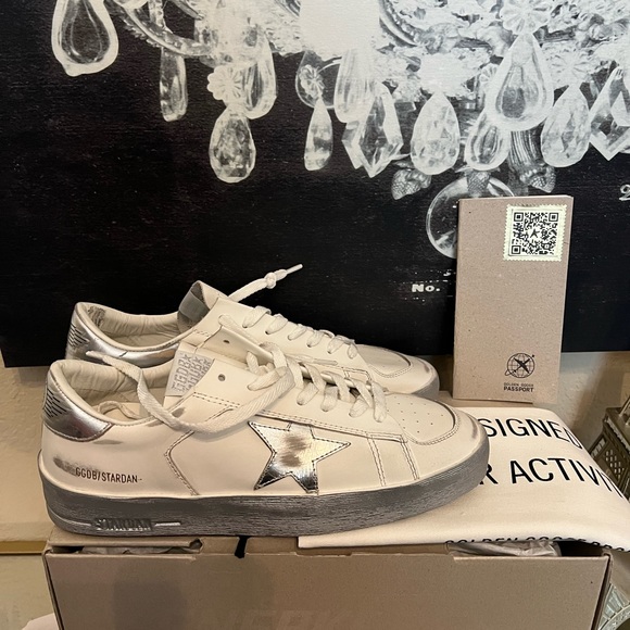 GOLDEN GOOSE 
Leather Stardan Sneakers - Picture 2 of 10